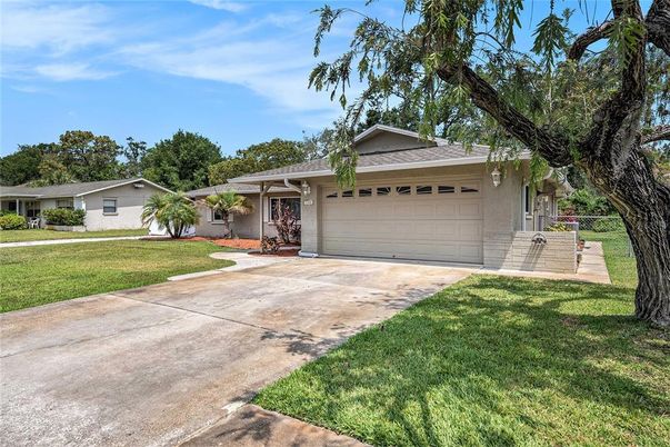 Attached, Exterior, Facade, Ranch