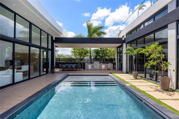 Exterior, Pool