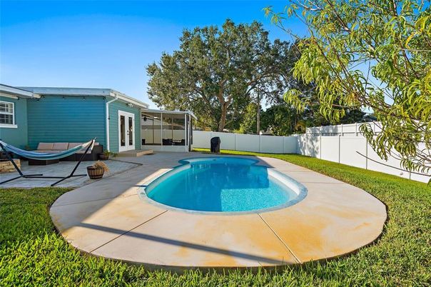 Exterior, Pool