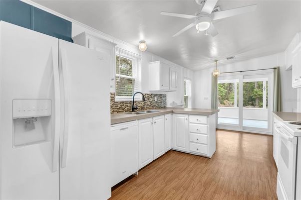 Interior, Kitchen, Pendant Lights, Wood Texture Flooring