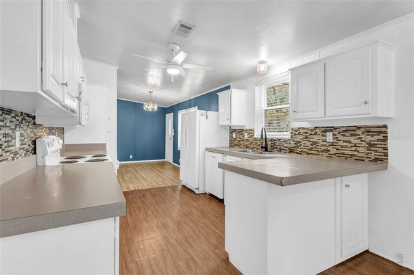 Chandelier, Interior, Kitchen, Wood Texture Flooring