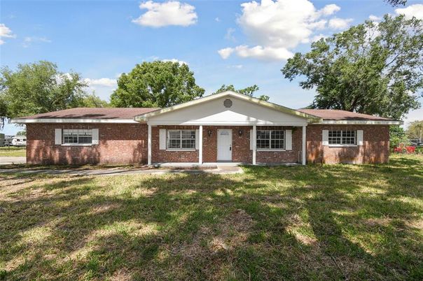 Exterior, Facade, Brick Facade, Ranch