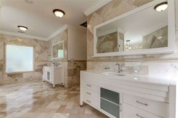 Bathroom, Dual Sink Vanities, Interior