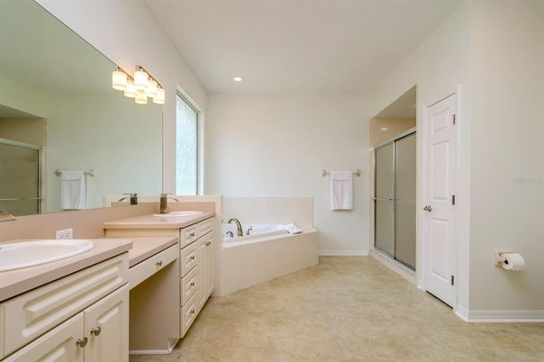 Bathroom, Dual Sink Vanities, Interior, Recessed Lighting