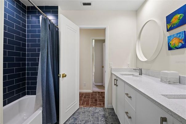 Bathroom, Dual Sink Vanities, Interior