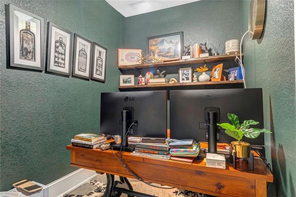 Home Office, Interior