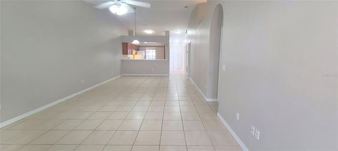 Empty room, Interior