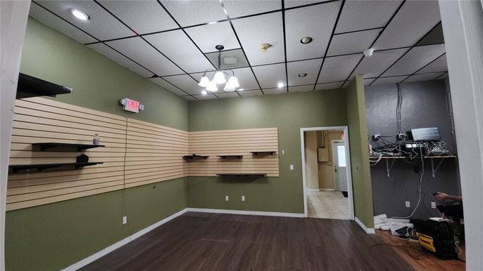 Interior, Recessed Lighting, Wood Texture Flooring