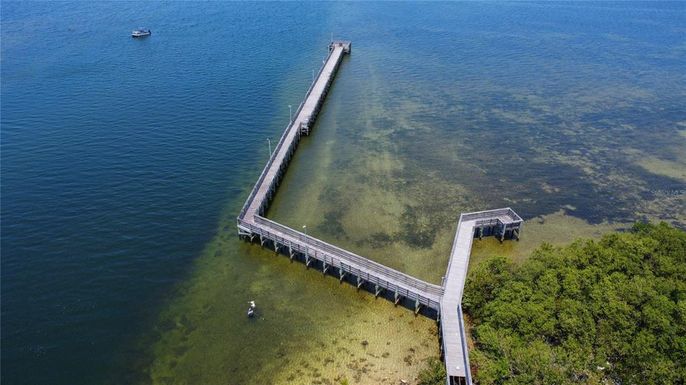 Exterior, Lake