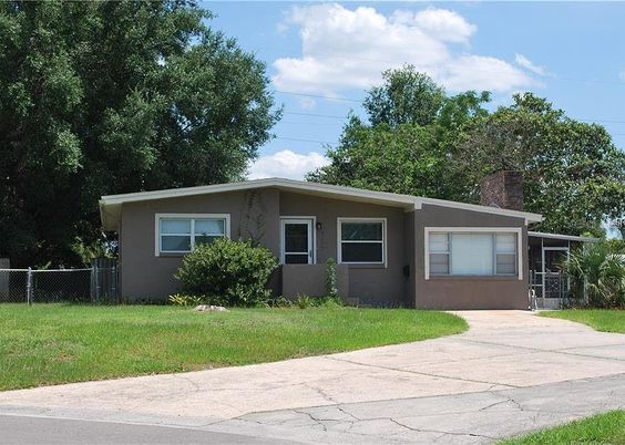 Exterior, Facade, Ranch