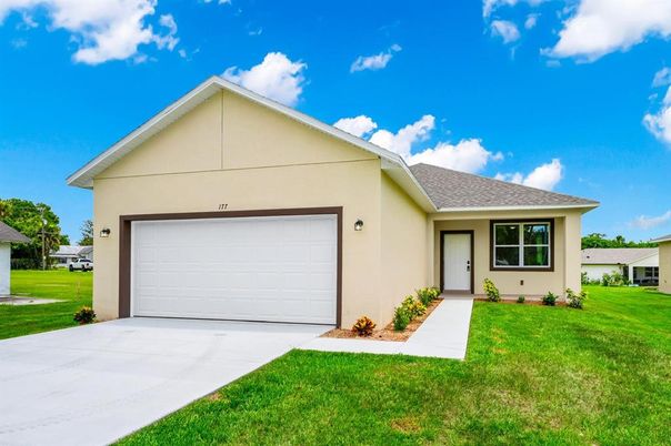 Attached, Exterior, Facade, Ranch