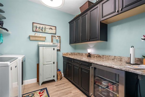 Interior, Washer, Wood Texture Flooring