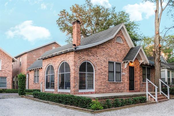 Exterior, Facade, Brick Facade, Brick Traditional