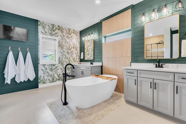 Bathroom, Dual Sink Vanities, Free Standing Baths, Interior, Recessed Lighting