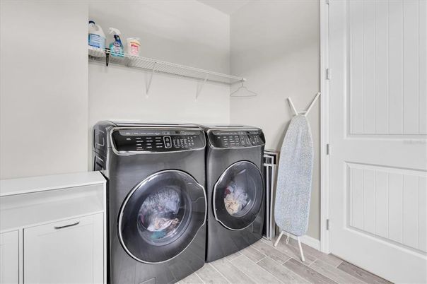Interior, Washer, Wood Texture Flooring