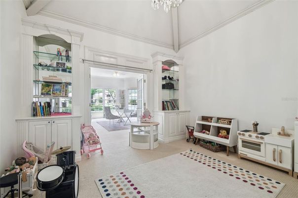 Chandelier, Interior, Living room