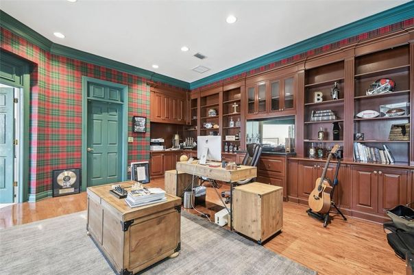 Home Office, Interior, Recessed Lighting, Wood Texture Flooring