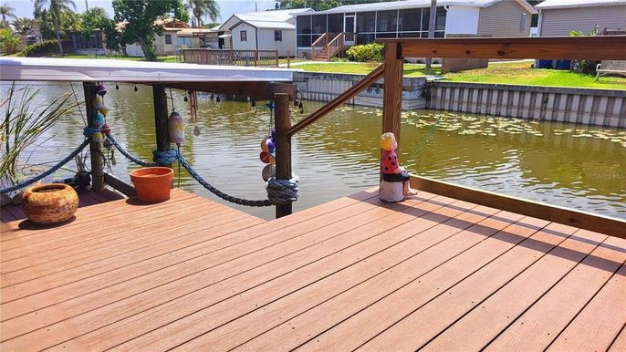 Exterior, Lake