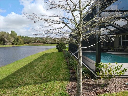 Exterior, Lake