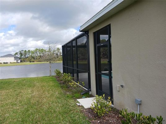 Exterior, Lake
