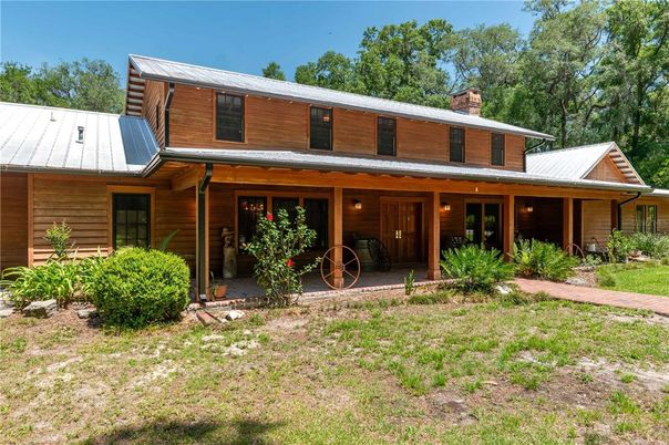Exterior, Facade, Log Home