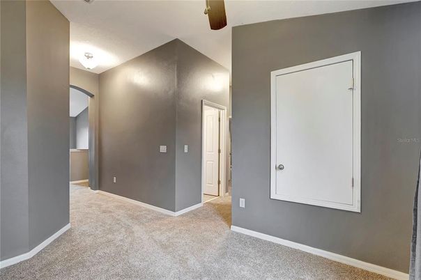 Empty room, Interior