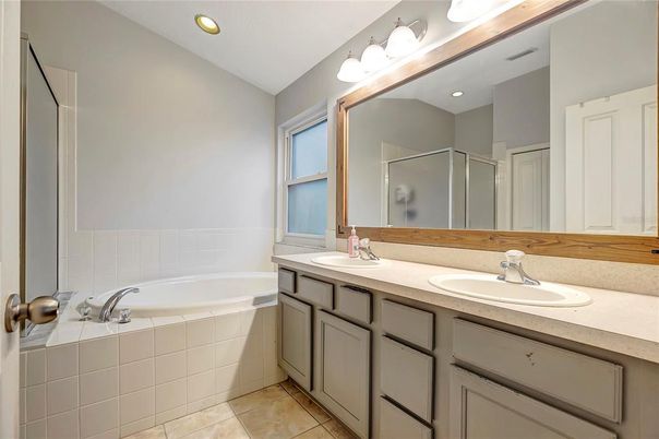 Bathroom, Dual Sink Vanities, Interior, Recessed Lighting