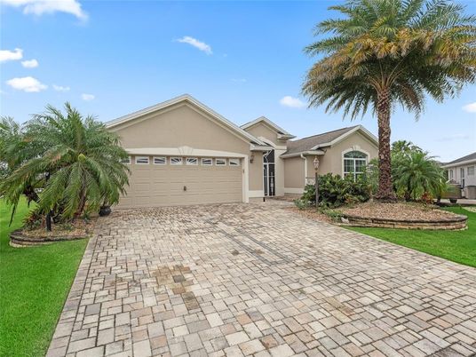 Attached, Exterior, Facade, Ranch