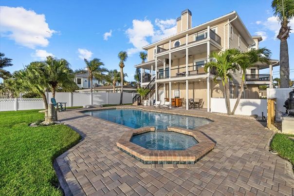 Exterior, Pool