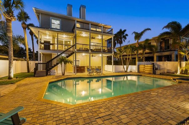 Exterior, Pool