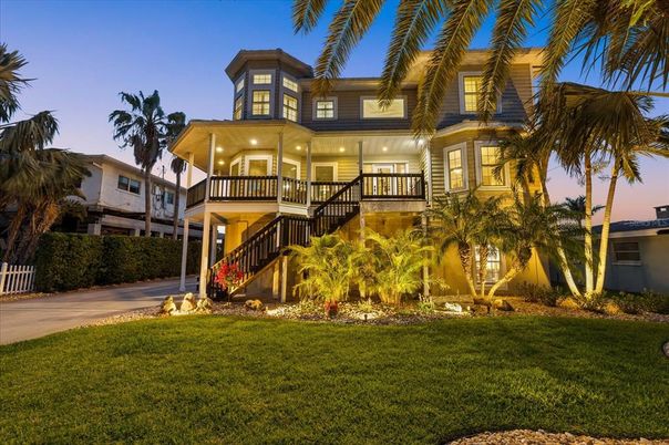 Backyard, Exterior, Facade, Modern