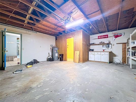 Empty room, Interior, Wooden Beams