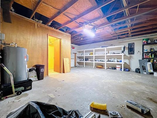 Empty room, Interior, Wooden Beams