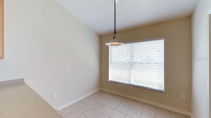 Empty room, Interior, Pendant Lights