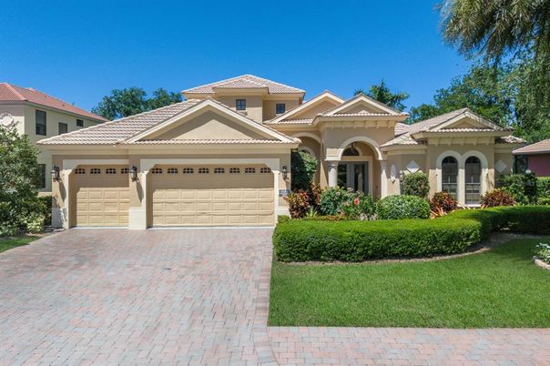 Attached, Exterior, Facade, Mediterranean