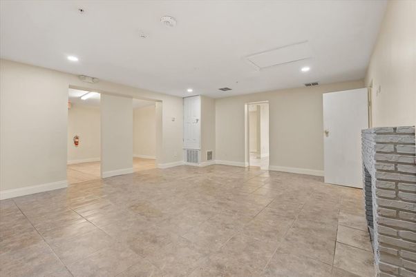 Empty room, Interior, Recessed Lighting