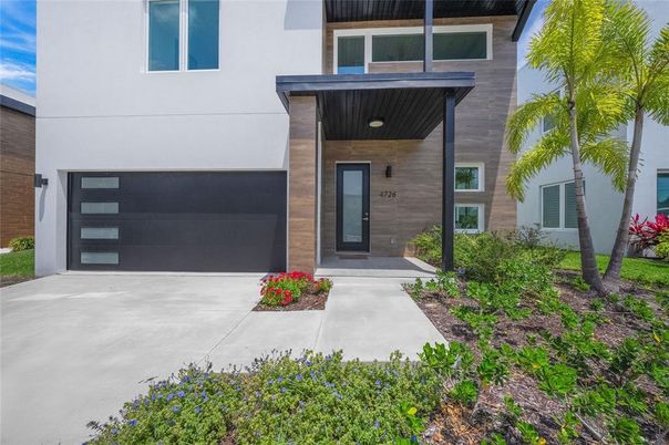 Attached, Exterior, Facade, Modern