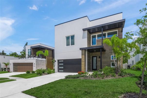 Attached, Backyard, Exterior, Facade, Modern
