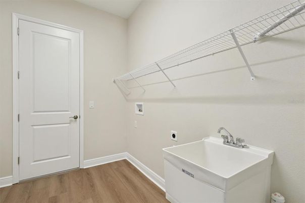 Interior, Walk-in Closets, Wood Texture Flooring