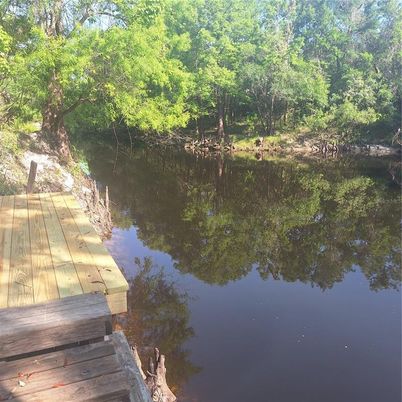 Exterior, Lake