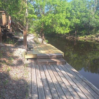 Exterior, Lake