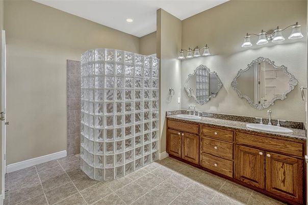 Bathroom, Dual Sink Vanities, Interior, Recessed Lighting