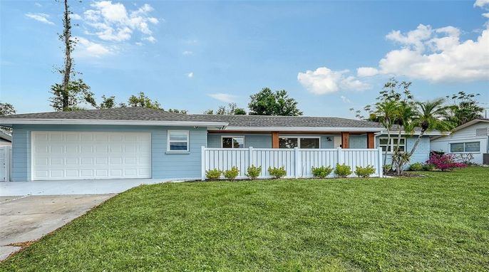 Attached, Exterior, Facade, Ranch