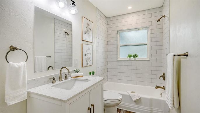 Bathroom, Interior, Recessed Lighting