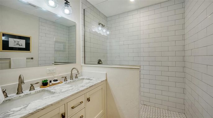 Bathroom, Dual Sink Vanities, Interior