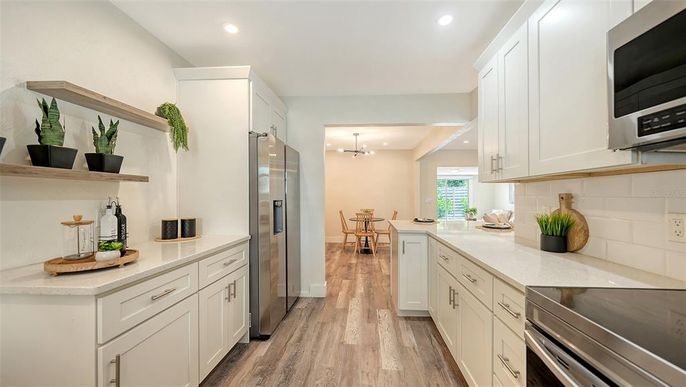 Chandelier, Dining room, Interior, Kitchen, Recessed Lighting, Stainless Steel Appliances, Wood Texture Flooring