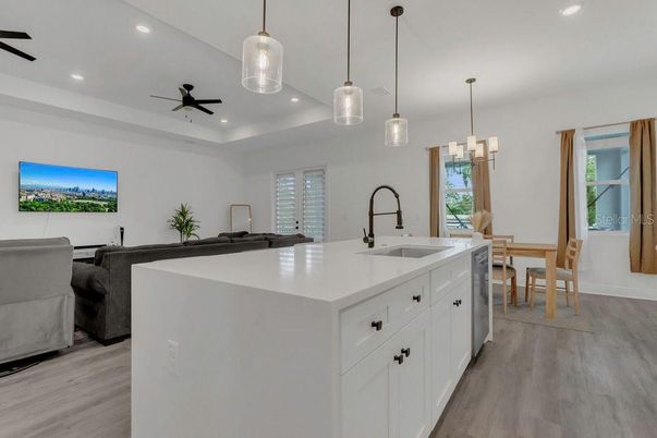 Dining room, Interior, Kitchen, Pendant Lights, Recessed Lighting, Wood Texture Flooring
