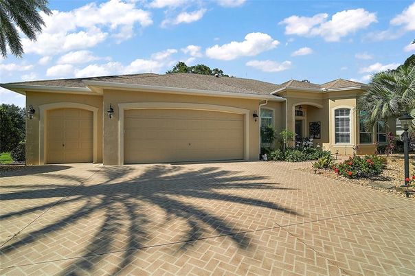 Attached, Exterior, Facade, Mediterranean