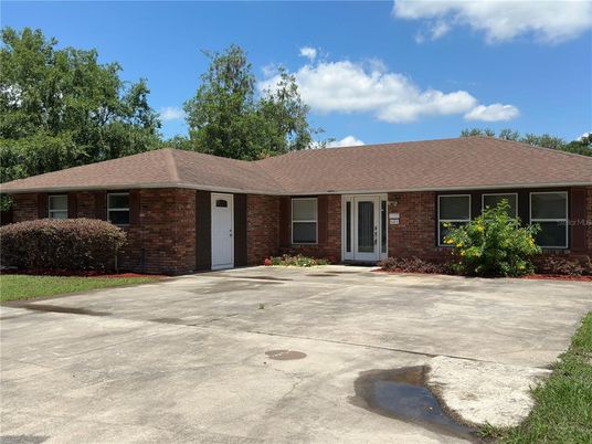 Exterior, Facade, Brick Facade, Ranch