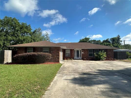 Exterior, Facade, Brick Facade, Ranch